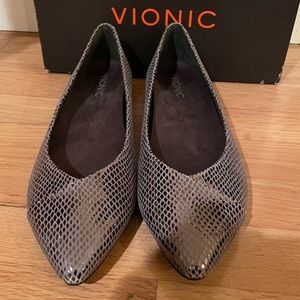 Women’s Vionic Flats, Size 10m
